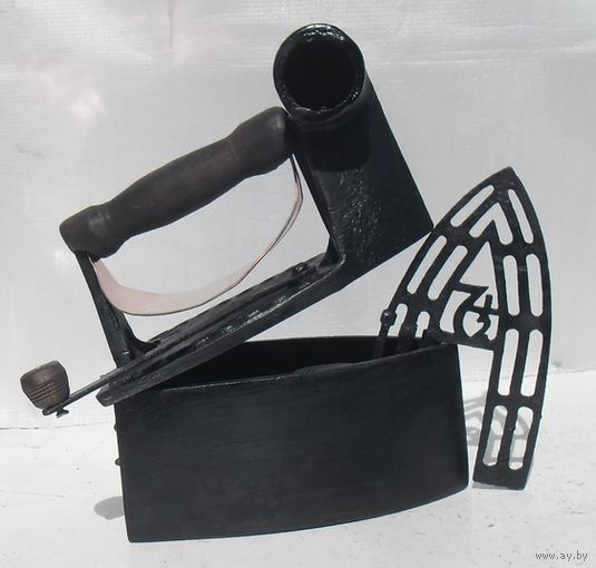 Чугунный утюг размер "7 1\2".    .2.