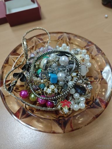 Лот советской и современной бижутерии