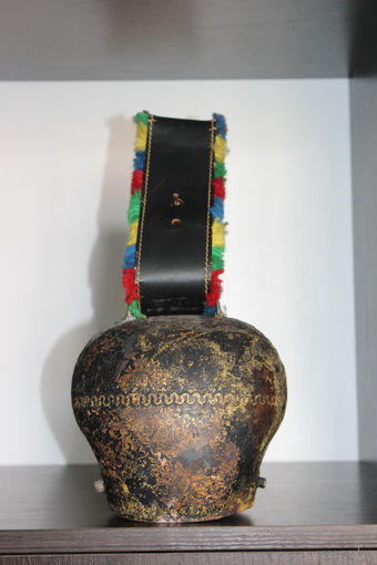 Альпийский, металлический колокольчик.