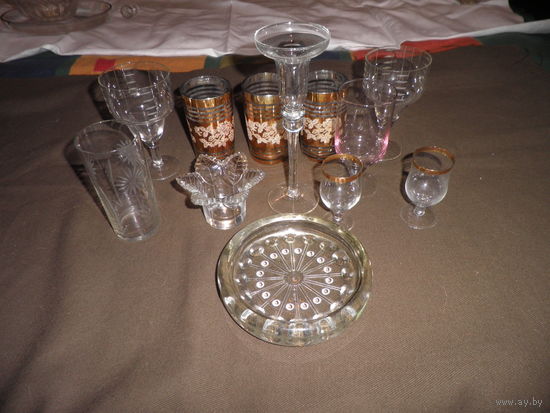 Посуда из СССР,стекло,хрусталь,подсвечники,пепе льница,стаканы,фужеры,рюмки 12 предметов.С рубля.