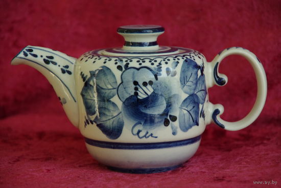 Фарфоровый  чайник - заварник   ( Гжель )