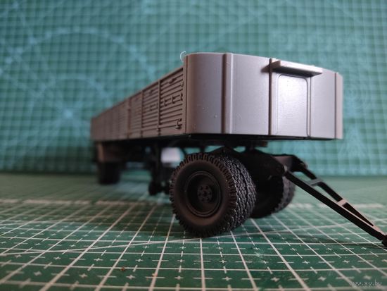 Масштабная модель Полуприцеп МАЗ-9380 Бортовой Масштаб 1/43 Наш автопром
