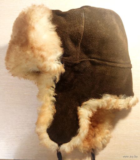 Шапка мужская, новая, зимняя, 54-56 р-ра. При разборке запасов, СССР. Натур.овчина и верх замша. Ни в чем не уступает совр.импортн.аналогам. Не Китай, меховое ателье г.Сургут.