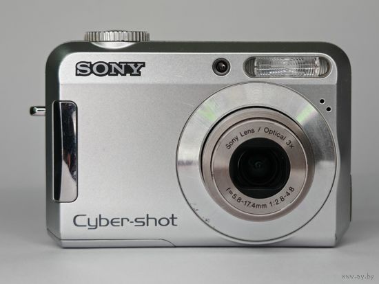 Фотоаппарат Sony Cyber-shot. Цифровой. Всё работает. В комплекте флешка. С рубля.