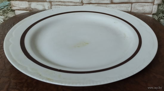 Тарелка десертная эпохи СССР. Минский фарфоро-фаянсовый завод (Минск), 1968-1983 гг.