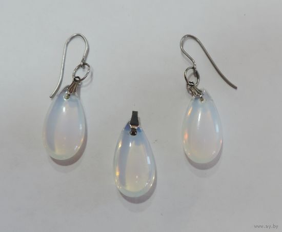 Серьги и кулон "Лунный камень" 70-80-е годы Европа. Размер камня 1.2-2.3 см.