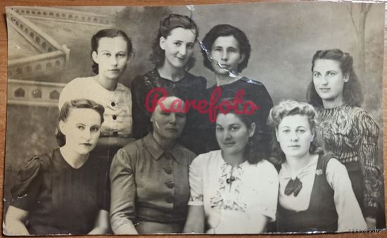 1945 Молодые школьные учительницы в военное время