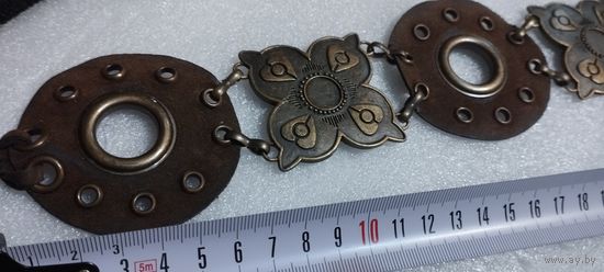 Винтажный кожаный ремень с латунными вставками