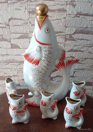 Фарфоровая статуэтка-штоф Рыбка + 5 маленьких рыбок