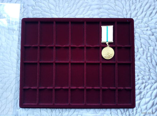 Планшет на 14 знаков на узкой колодке.