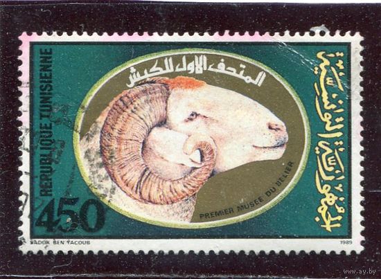 Тунис. Медальон с головой барана. Экспонат музея