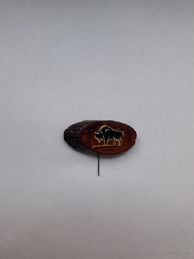 Значок деревянный Зубр