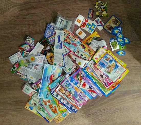 Вкладыши киндер сюрприз разных производителей.