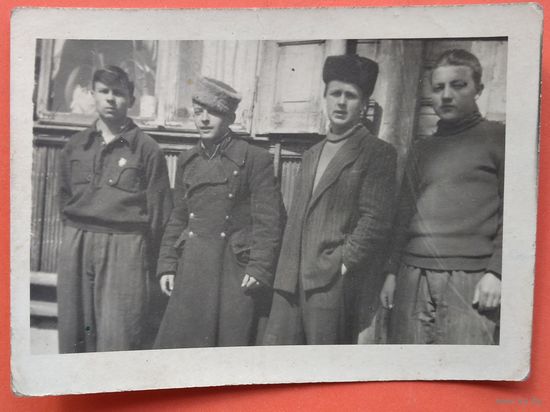 Фото из СССР. Ребята с нашего двора. 1940-50-е. 6.5х9 см.