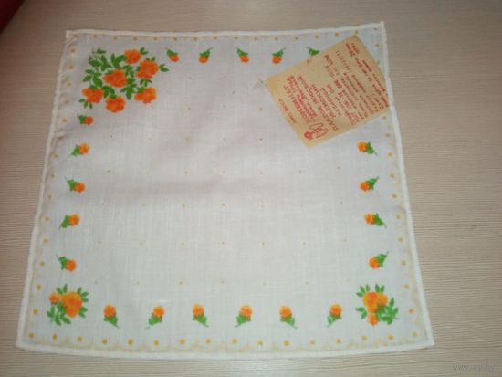 НОВЫЙ носовой платок 1979 года выпуска с этикеткой.СССР.