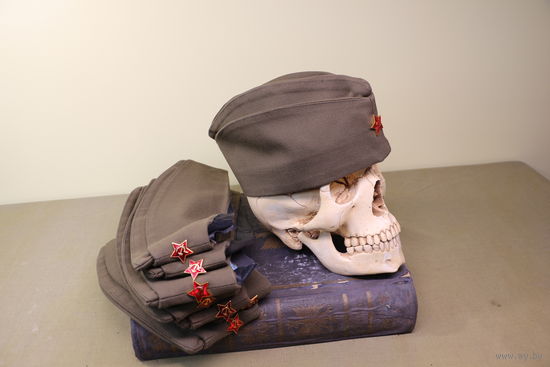 Пилотки военные СССР. новые. 56-58 р. одним лотам. Распродажа коллекции вещей. С РУБЛЯ! АУКЦИОН!