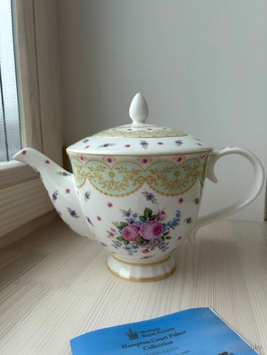 Коллекционный фарфоровый чайник
