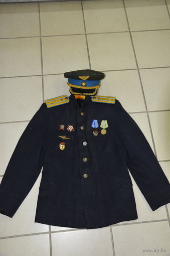 Китель инженер-подполковника морской авиации обр.1943г.Всё по родне-пуговицы не перешивались.Погоны-1946.Звёзды в позолоч.латуне-1944,эмблемы ИТС-1944.