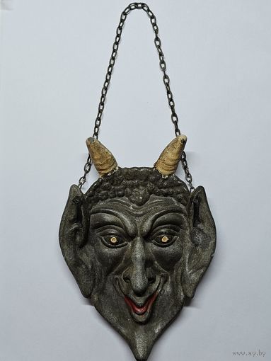 Пепельница с рельефным изображением Чёрта СССР.