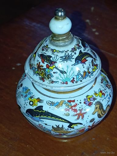 Фарфоровый флакон от духов.