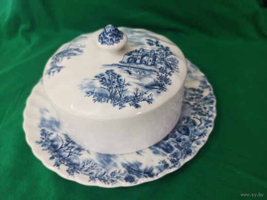 Винтажная, фарфоровая масленка.