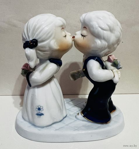 Винтаж! Фарфоровая статуэтка "Поцелуй"  EM Exclusive collection. Kобальт. Германия.  Серия Дети. АУКЦИОН не с рубля без МПЦ.