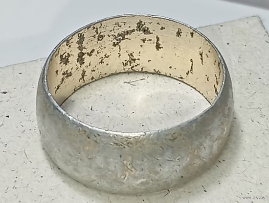 Старинное обручальное кольцо , алюминий . С рубля .