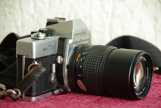 Фотоаппарат  пленочный " MINOLTA  SRT101  с объективом  135 мм ;  1 : 3,5  "    Япония  ( рабочий )