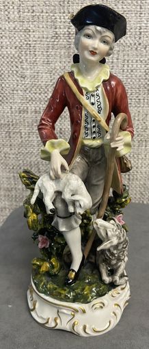 Фарфоровая статуэтка Sandizell Dresden Пастух. Германия. Высота 26 см.