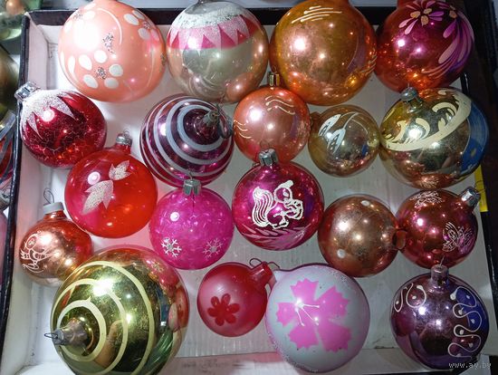 Ёлочные игрушки - Шары с рисунками 19 штук  без повторов . СССР