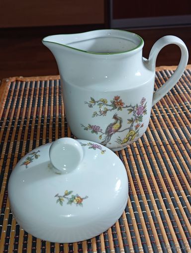 Молочник и крышка от сахарницы от сервиза - Павлин , произведены на фабрике Lettin (VEB Porzellanwerk Lettin) в ГДР (Германия).