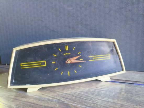 Часы настольные "Маяк"