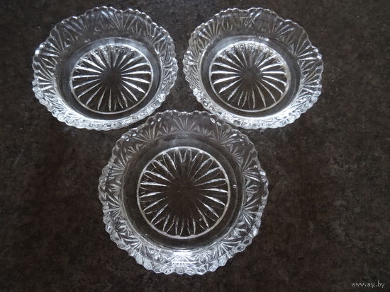 Розетка для варенья, икорница,узор "солнечные лучи", фестончатый край, винтаж СССР, диаметр 8,5 см, высота 2 см