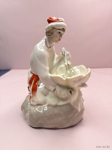 Фарфоровая статуэтка ''Иван царевич с лягушкой''