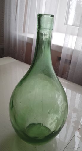 Бутылка зелёная пузатая