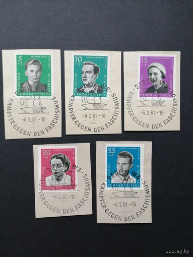 ГДР 1961 Полная серия марок на вырезках "Строительство национальных мемориалов в Бухенвальде, Равенсбрюке и Заксенхаузене. Герои антифашисты" (спецгашение) Mi.808-812 каталог 5.50 евро