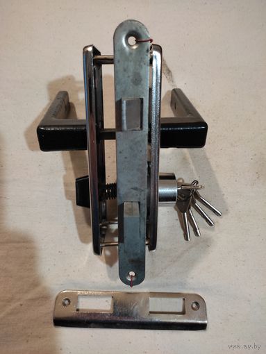 Замок врезной, кнопочный, 5 ключей. См. описание.