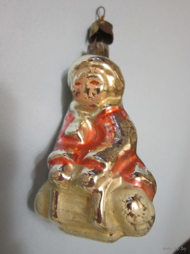 Елочная игрушка СССР . Ребенок на санках