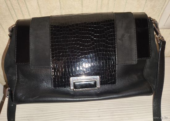 Женская сумка Eleganzza (Элеганза). Ориентировочные размеры 28*18 см. Пролежала без толку много лет, слегка потеряла форму