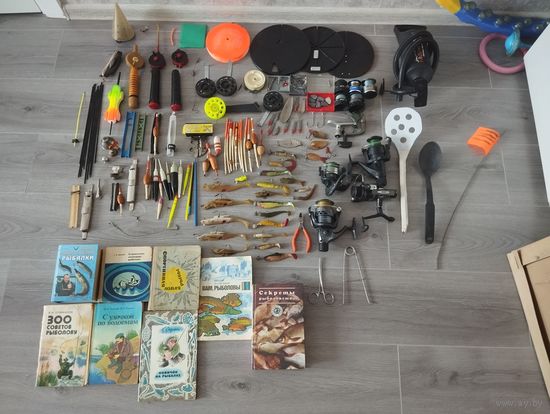 Лот Рыболовных Снастей СССР и Современные Аукцион с Рубля
