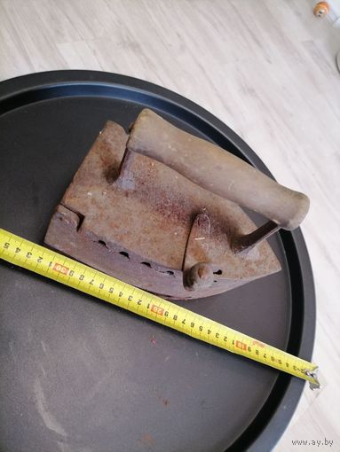 Страрый утюг на углях