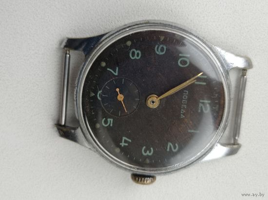 Старые часы Победа из коллекции, баланс цел, идут. Возможно требуется обслуживание, т.к. долго лежали без хода.