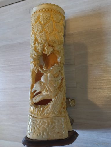 Статуэтка из кости