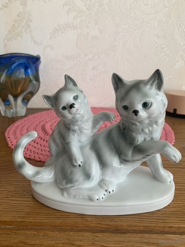 Фарфоровая статуэтка Германия кошка с котенком