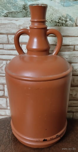 Винный штоф-кувшин в виде греческой амфоры.