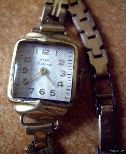 Часы женские позолоченные СССР, винтаж, Заря Au. с позолоченным браслетом Au