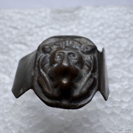 Шикарный старинный перстень с головой льва