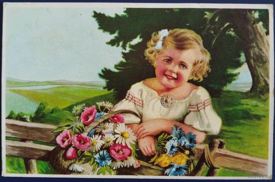 Девочка с корзиной цветов. Латвийский вариант немецкого сюжета. Рига. 1920-е гг.