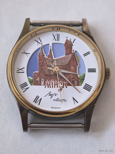 Новые !!! Часы Луч. Кварц. в упаковке и с документом. 1999 год. Красный костел. День. Ночь. солнышко и луна бегают между башенками.Новые . темный корпус. новая батарейка11.12.25г. !!!