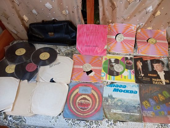 Виниловые пластинки из СССР 17 штук и Винтажный Саквояж .